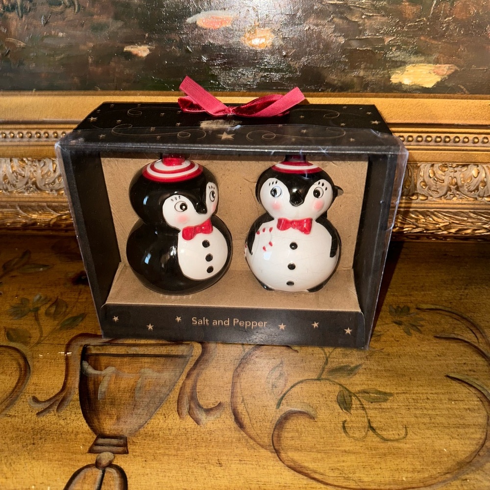 Johanna Parker Carnival Cottage Penguin Salt & Pepper Shakers NEW